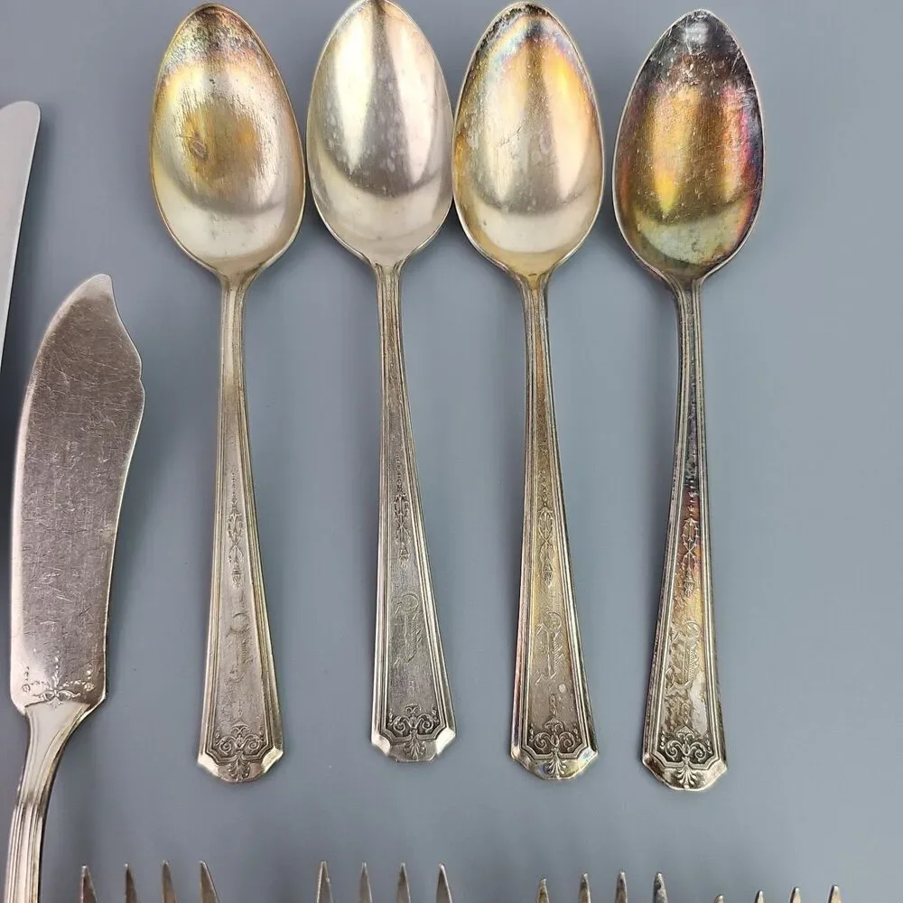Vintage Oneida Lady Grace 1933 Tudor Silverplate 18 Pc Flatware Set Monogram J